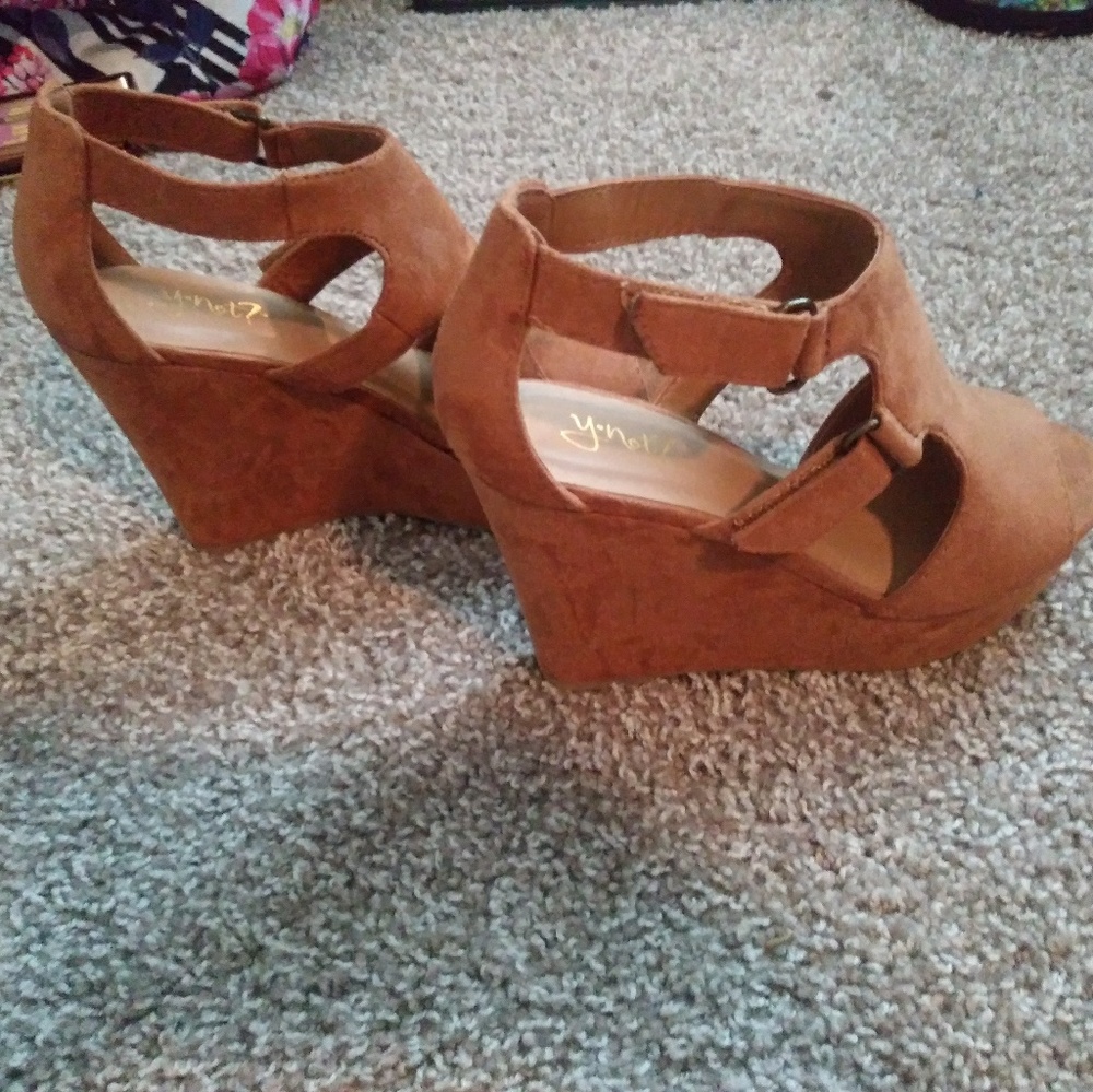 Heels - Picture 2 of 2